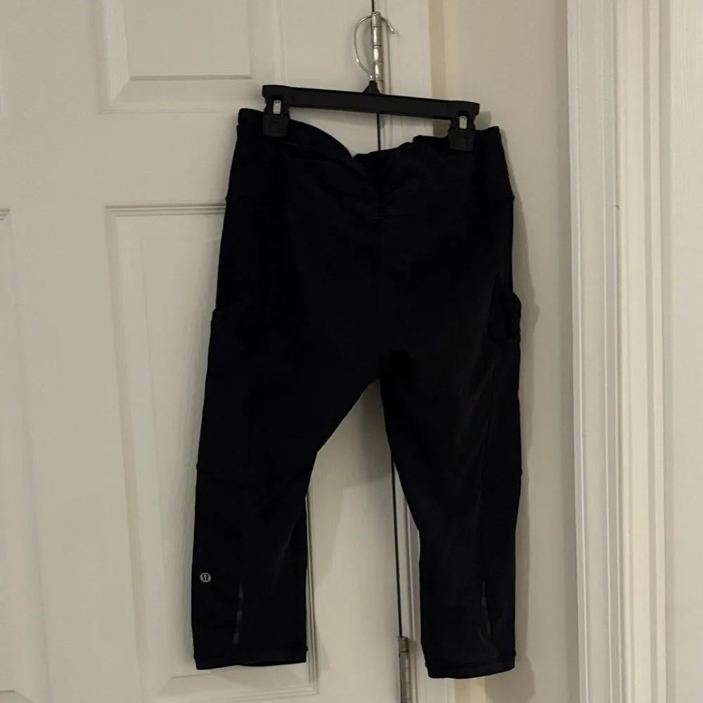 Lululemon Mesh Capri Leggings Size 10 - Picture 2 of 11